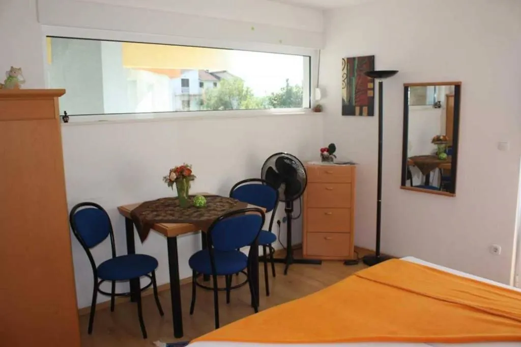 Studio Apartment In Trogir With Balcony, Air Conditioning, Wifi 4328-1